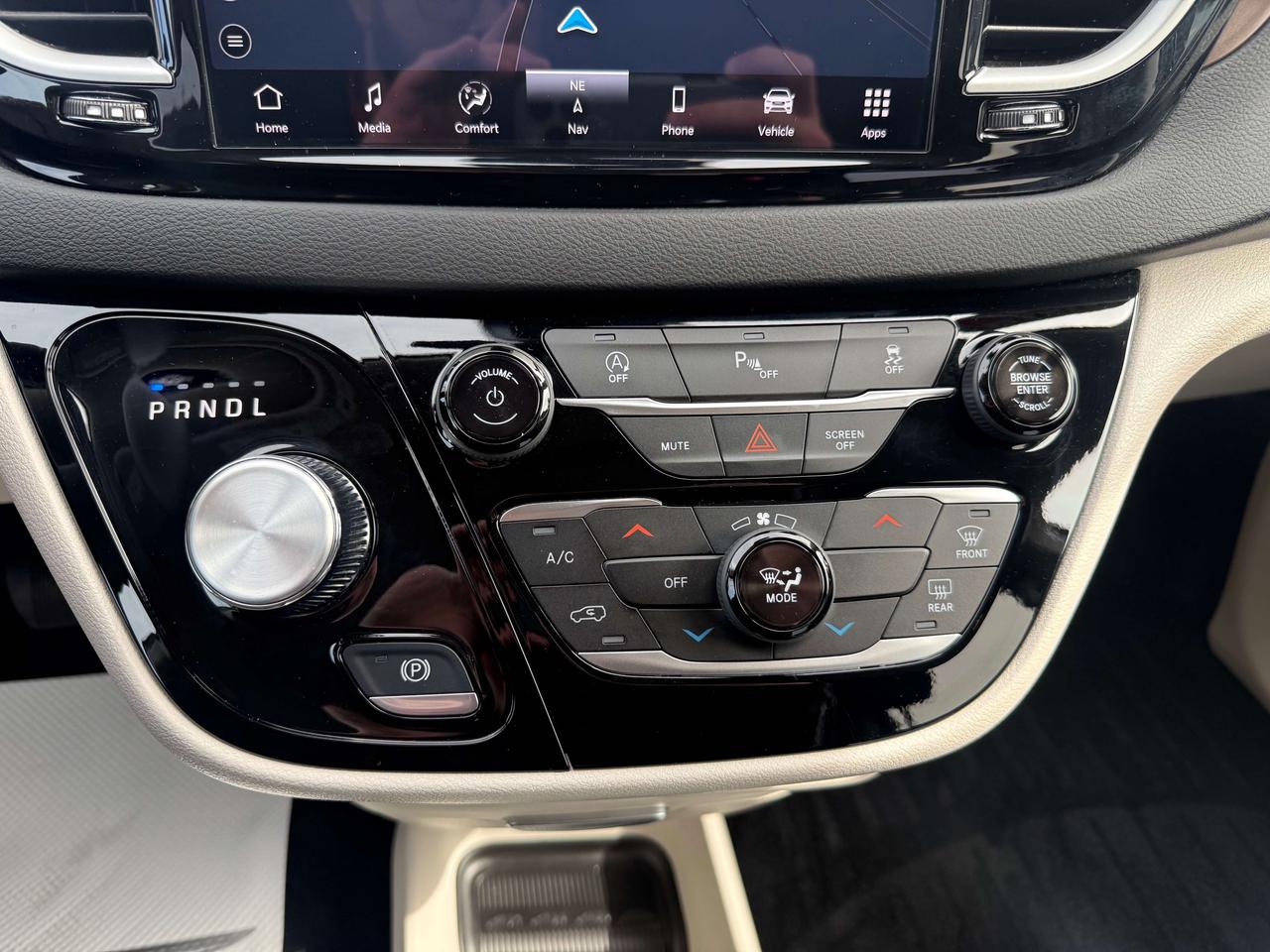 2024 Dodge Grand Caravan SXT - Former Dealer Shuttle! Photo