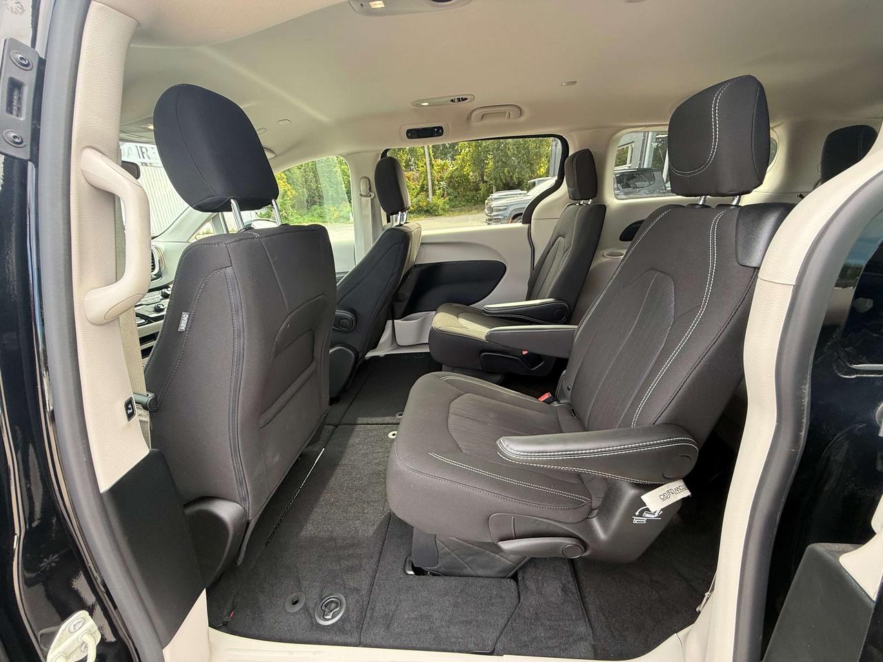 2024 Dodge Grand Caravan SXT - Former Dealer Shuttle! Photo