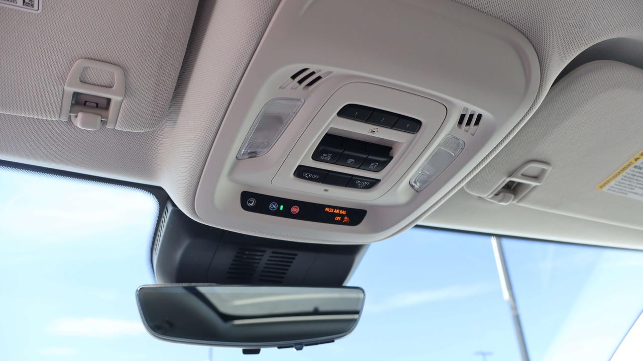 2026 Buick Envision Avenir | Sunroof | Heated Seats Photo
