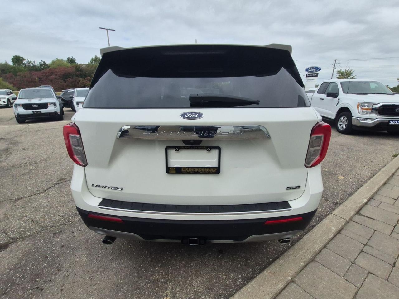2020 Ford Explorer HYBRID! LTD, 1 OWNER, LOCAL TRADE! SERVICED HERE! Photo4