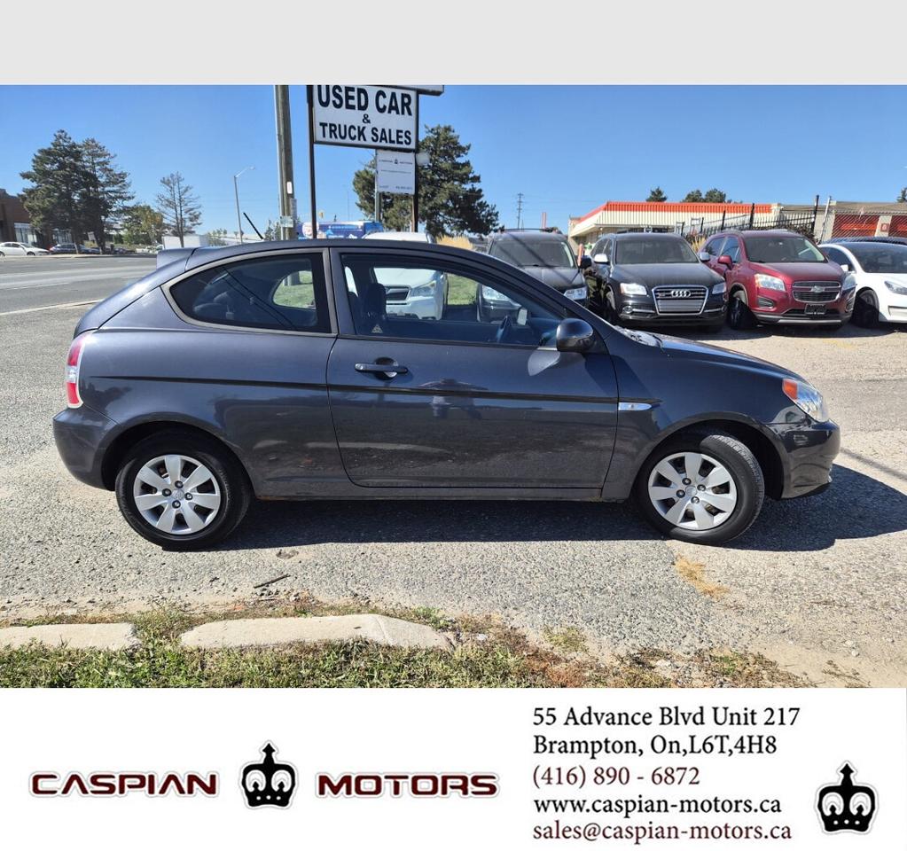 2011 Hyundai Accent SE Photo3