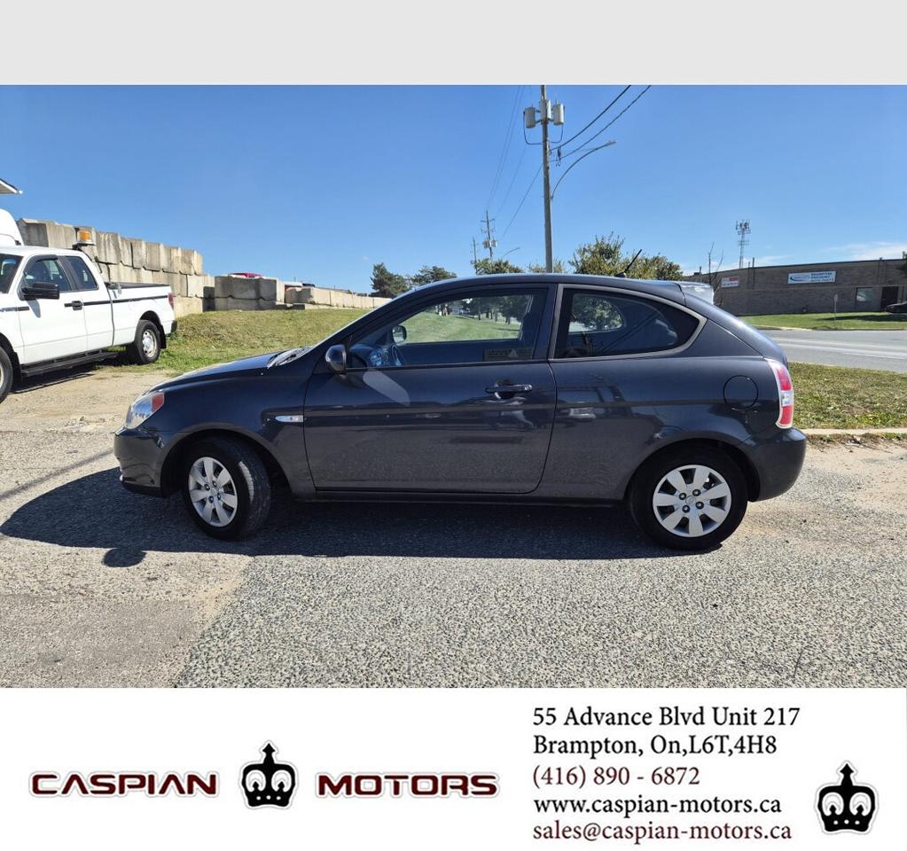 2011 Hyundai Accent SE Photo