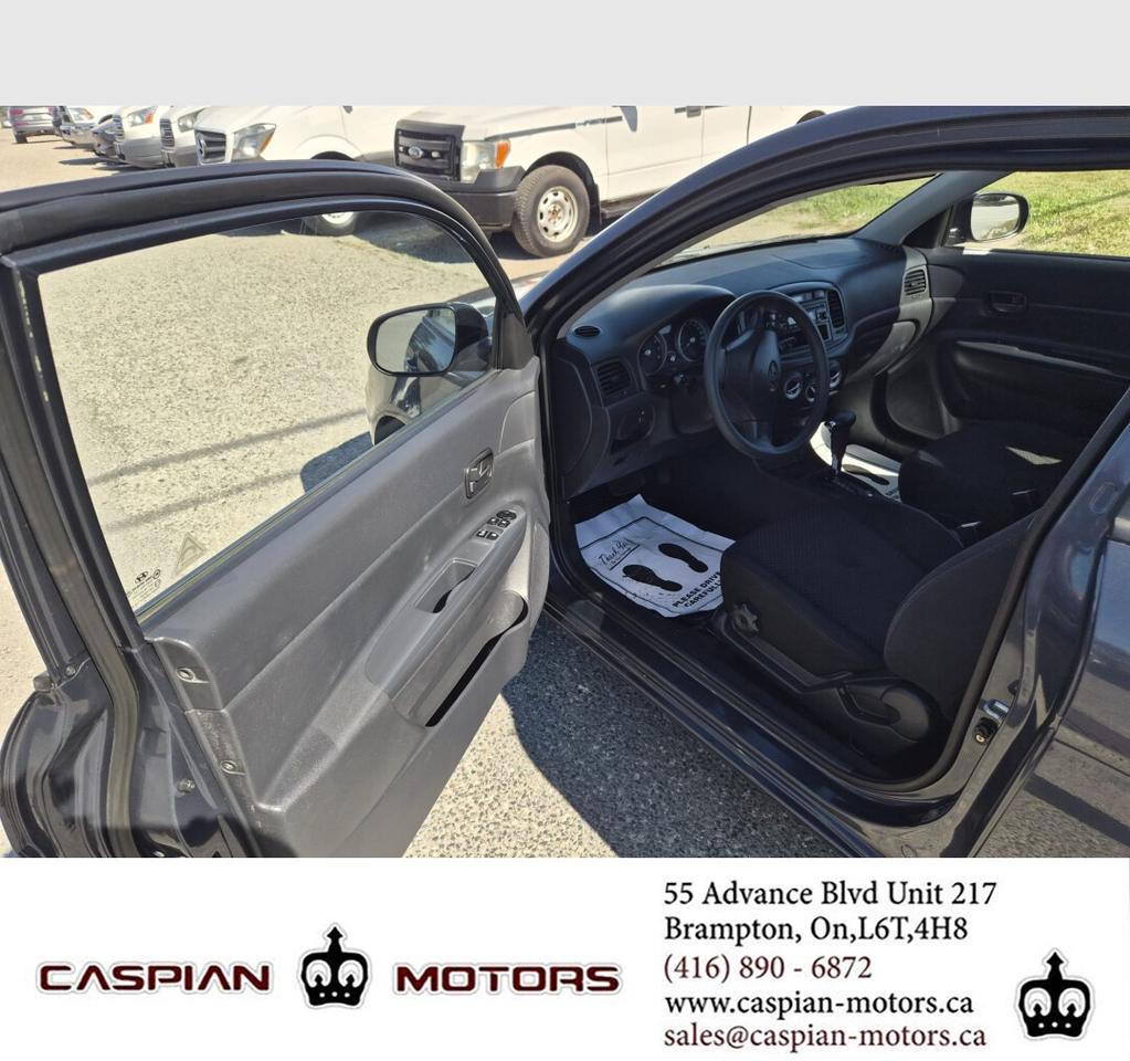 2011 Hyundai Accent SE Photo
