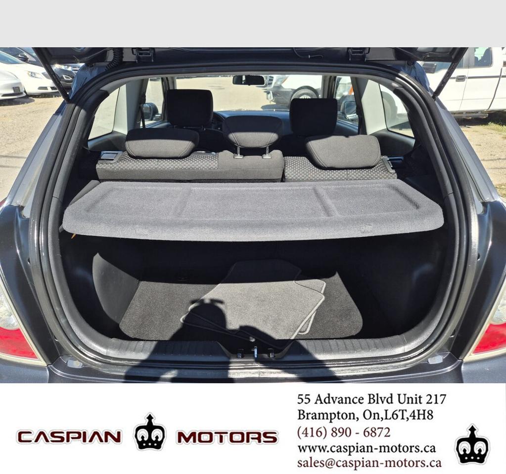 2011 Hyundai Accent SE Photo