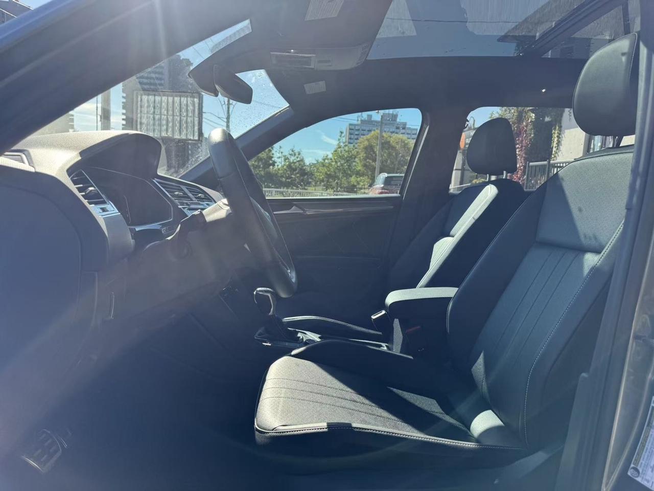 2023 Volkswagen Tiguan Comfortline R-Line Black Photo