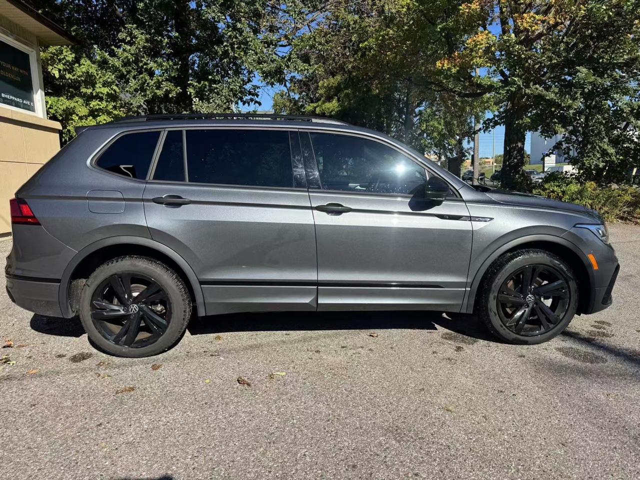 2023 Volkswagen Tiguan Comfortline R-Line Black Photo