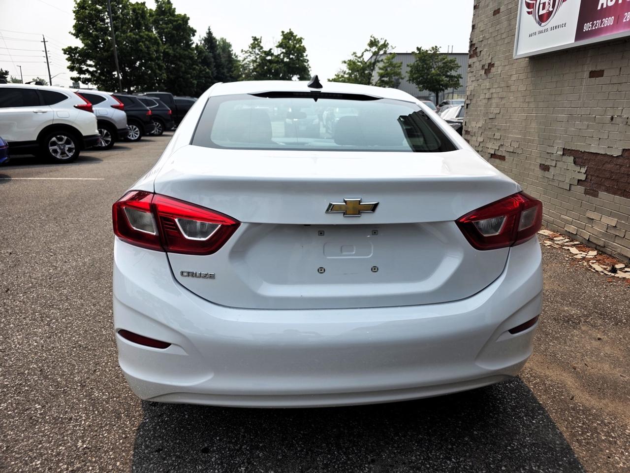 2016 Chevrolet Cruze LS Photo4