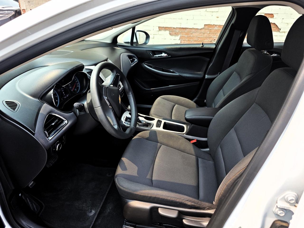 2016 Chevrolet Cruze LS Photo