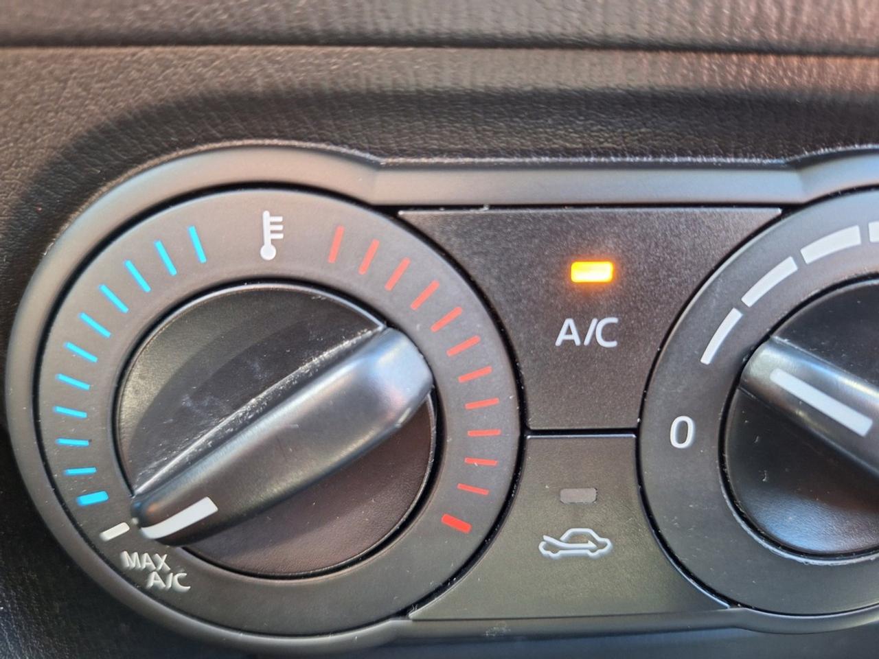 2015 Mazda MAZDA3 4dr HB Sport Auto GX Photo