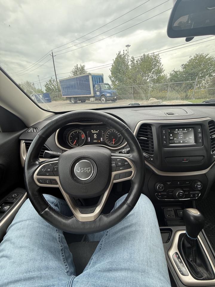 2017 Jeep Cherokee Sport Photo