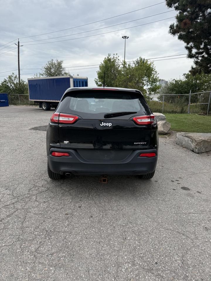 2017 Jeep Cherokee Sport Photo