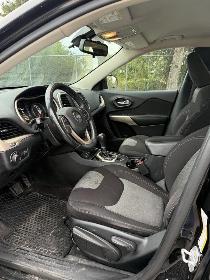 2017 Jeep Cherokee Sport Photo