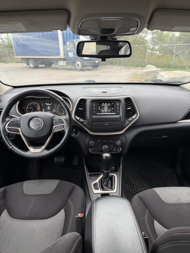 2017 Jeep Cherokee Sport Photo