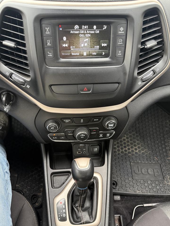 2017 Jeep Cherokee Sport Photo