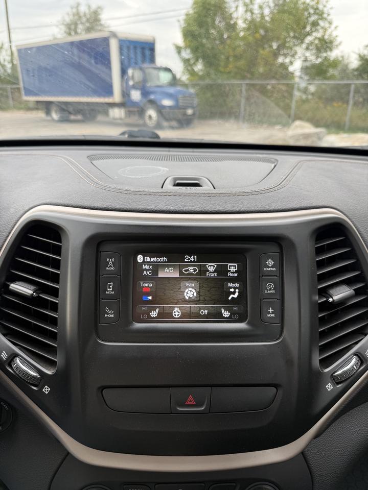 2017 Jeep Cherokee Sport Photo