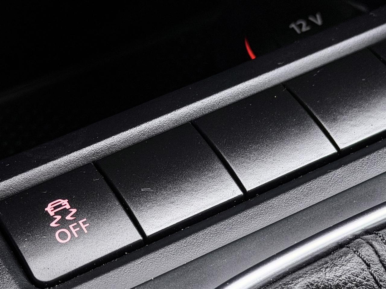 2013 Volkswagen Golf 2.5L WOLFSBURG EDITION MANUAL Photo