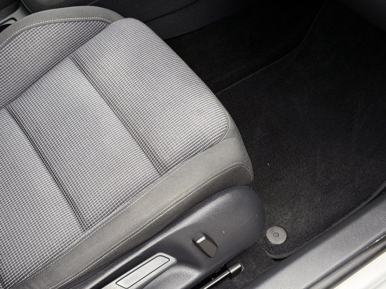 2013 Volkswagen Golf 2.5L WOLFSBURG EDITION MANUAL Photo