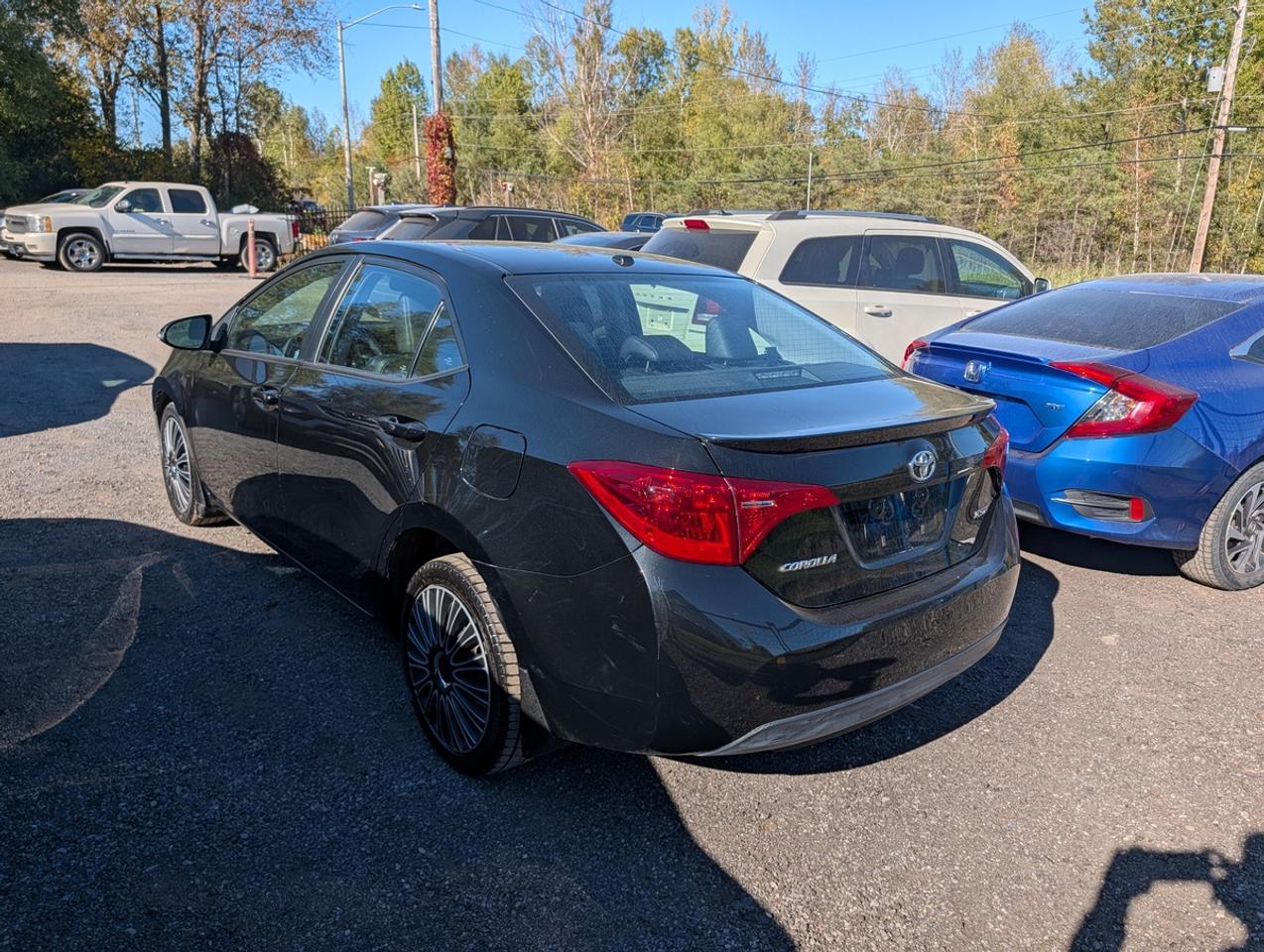 2017 Toyota Corolla LE Photo3