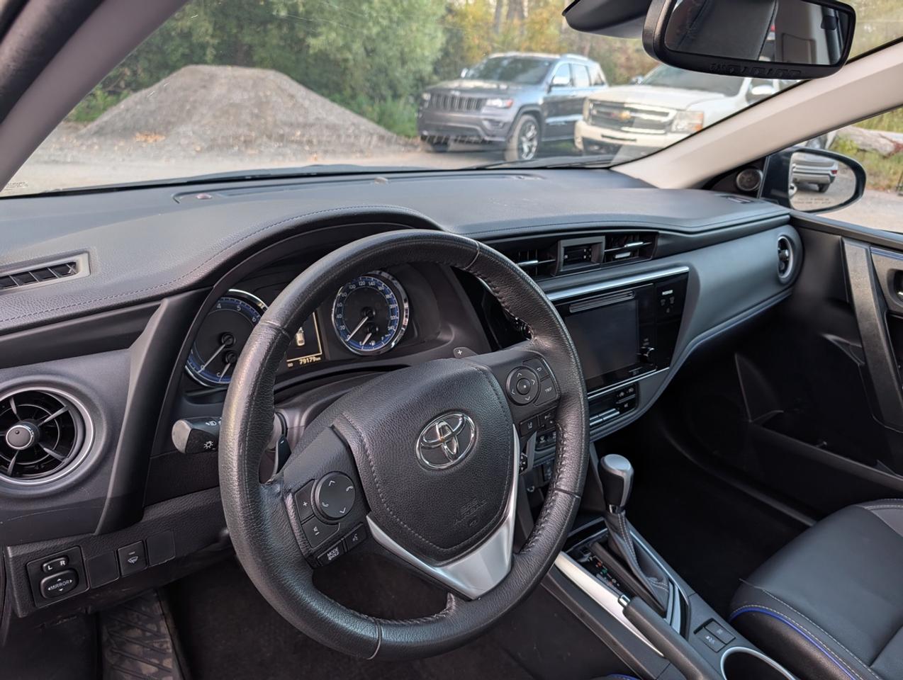 2017 Toyota Corolla LE Photo4