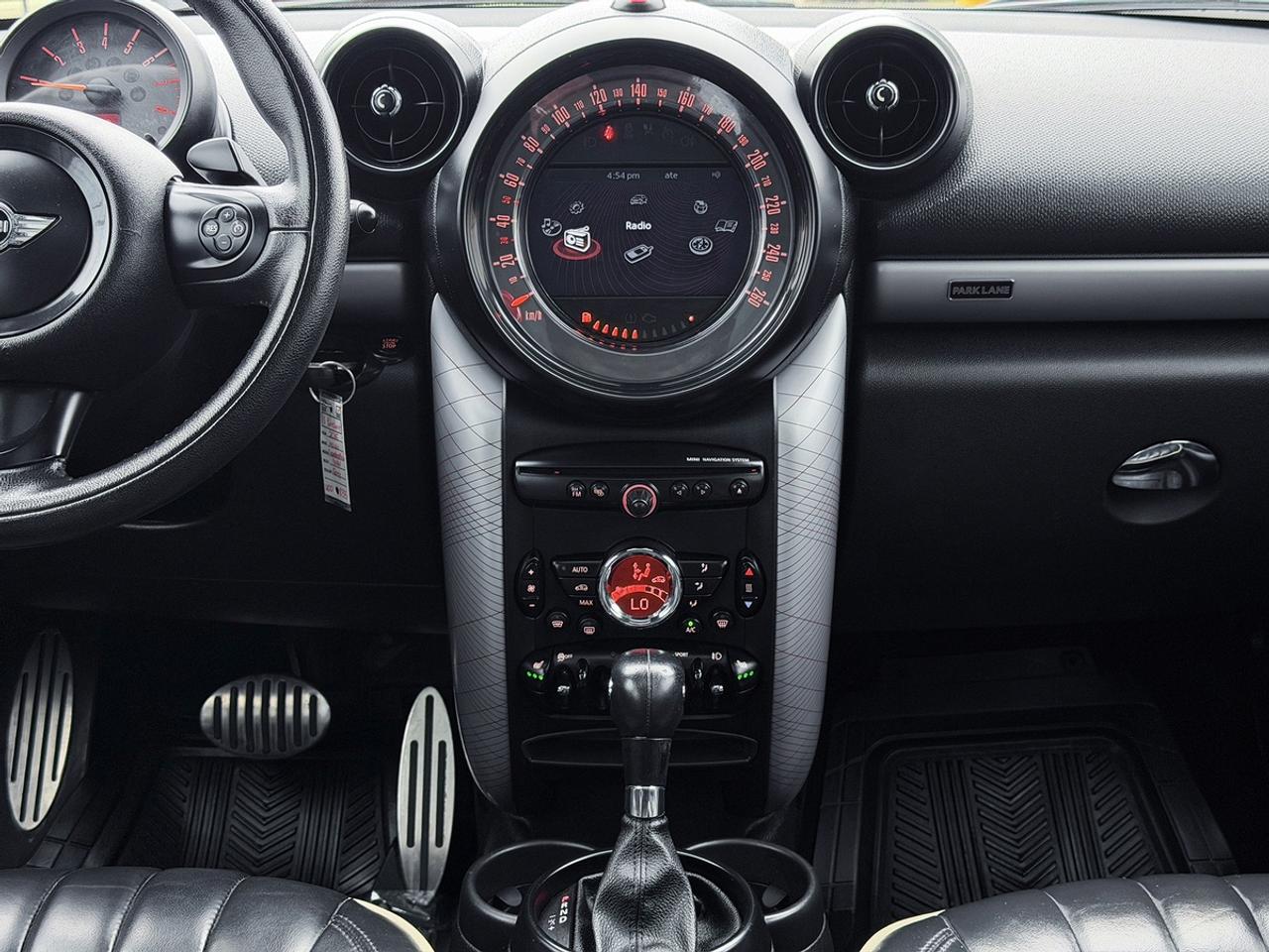 2016 MINI Countryman S ALL4 PARK LANE Edition Photo