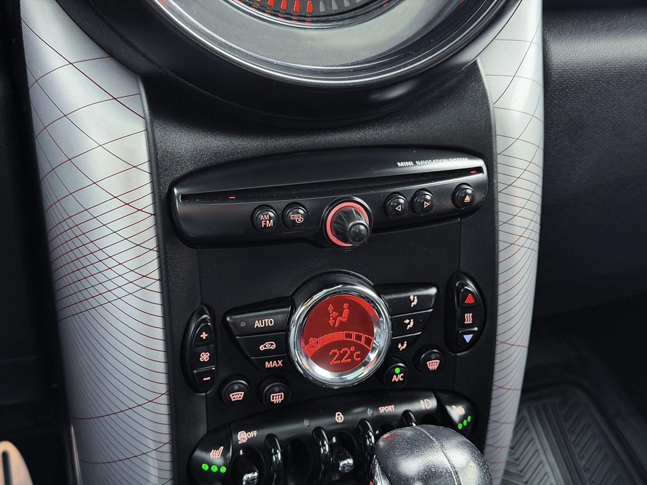 2016 MINI Countryman S ALL4 PARK LANE Edition Photo