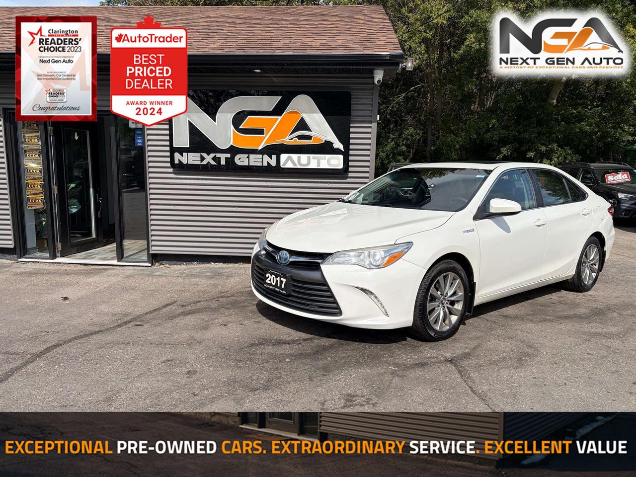 2017 Toyota Camry XLE Leather Navigation Moonroof One Owner Photo0