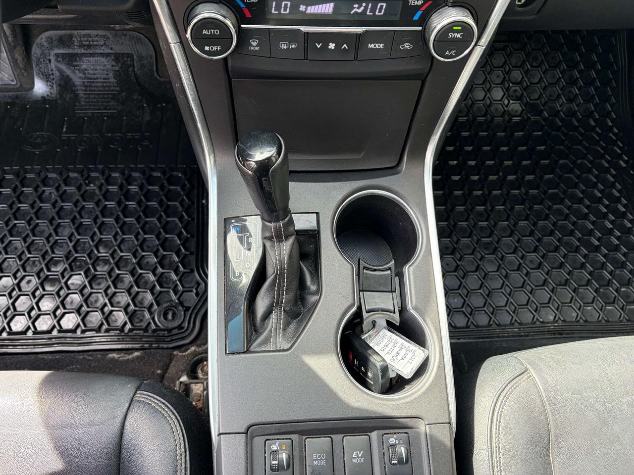 2017 Toyota Camry XLE Leather Navigation Moonroof One Owner Photo