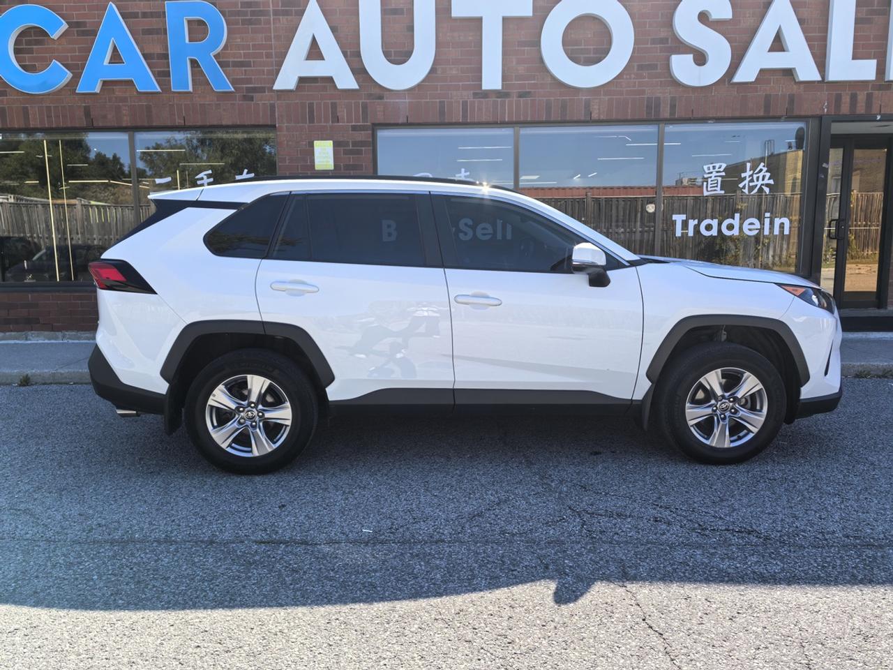 2024 Toyota RAV4 Hybrid LE Photo