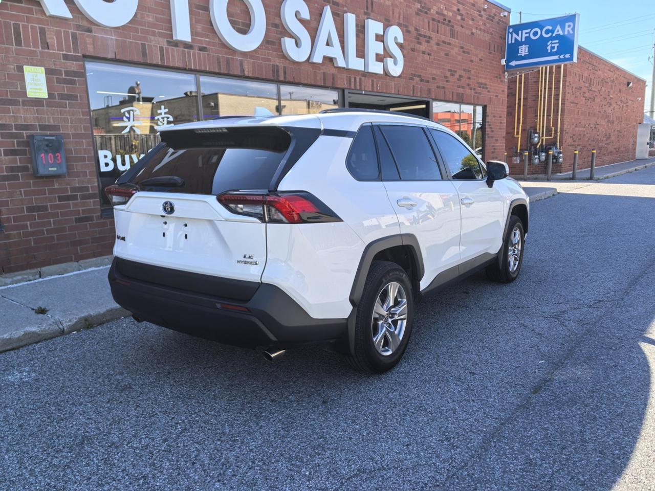 2024 Toyota RAV4 Hybrid LE Photo