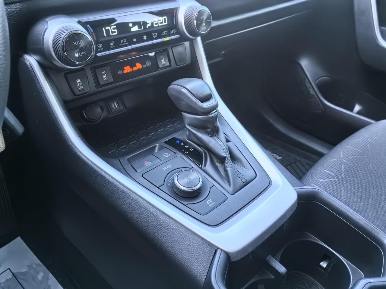 2024 Toyota RAV4 Hybrid LE Photo