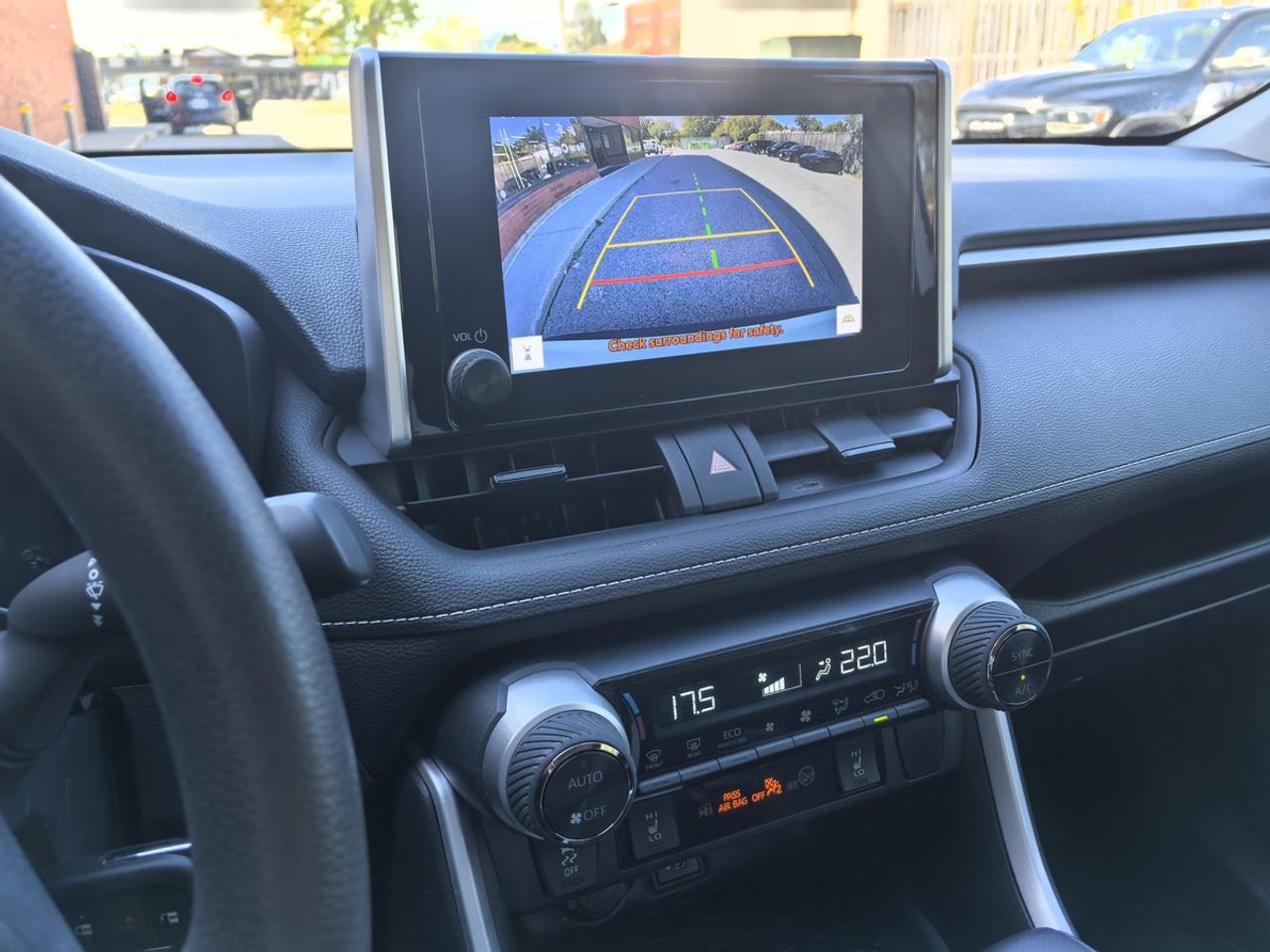 2024 Toyota RAV4 Hybrid LE Photo