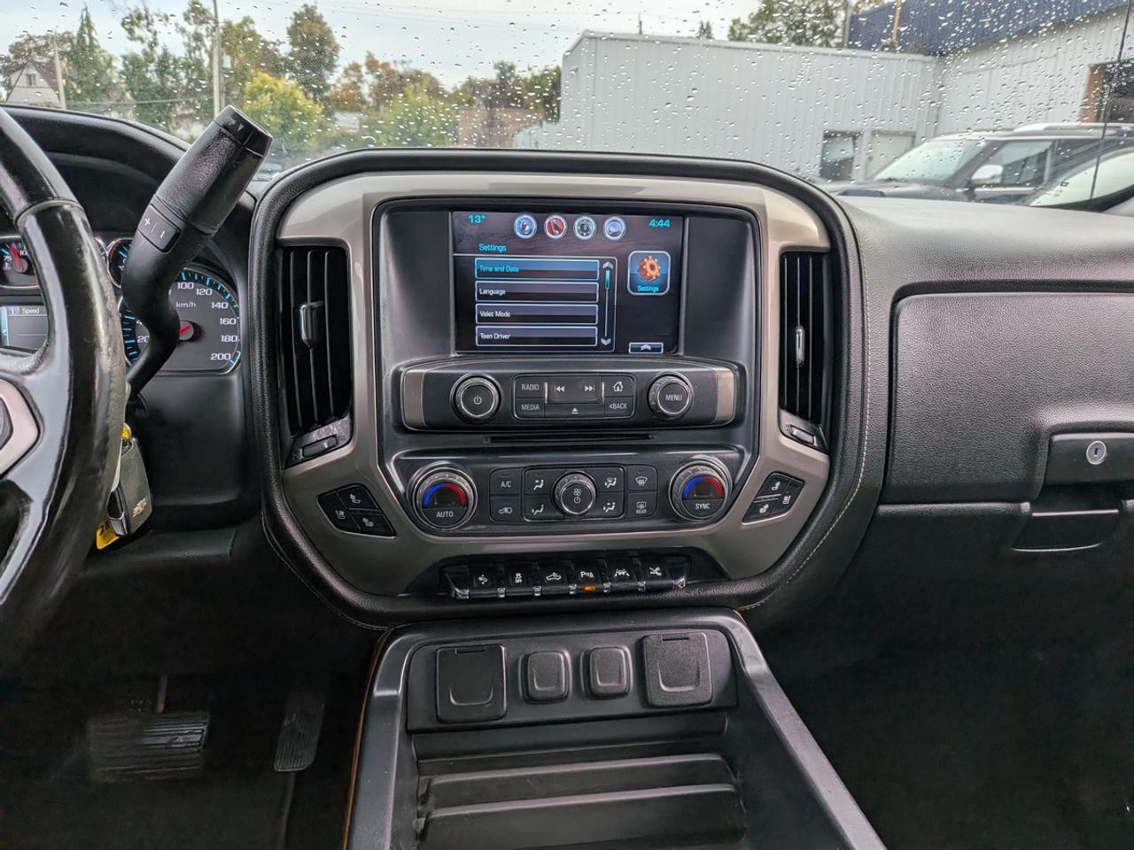 2017 Chevrolet Silverado 1500 High Country Photo