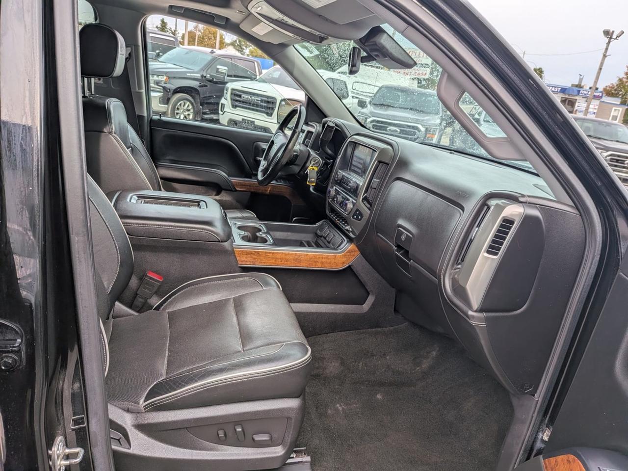 2017 Chevrolet Silverado 1500 High Country Photo
