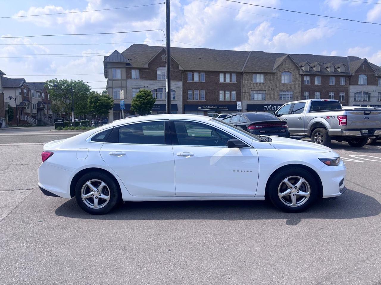2016 Chevrolet Malibu LS Photo