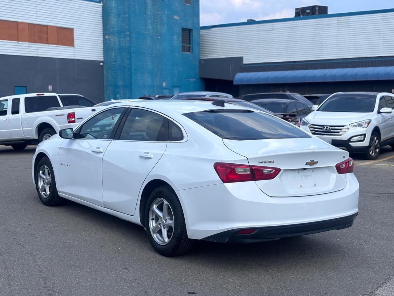 2016 Chevrolet Malibu LS Photo