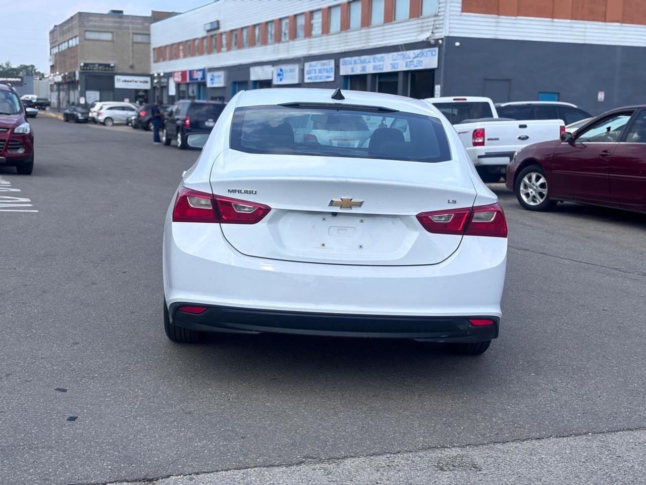 2016 Chevrolet Malibu LS Photo