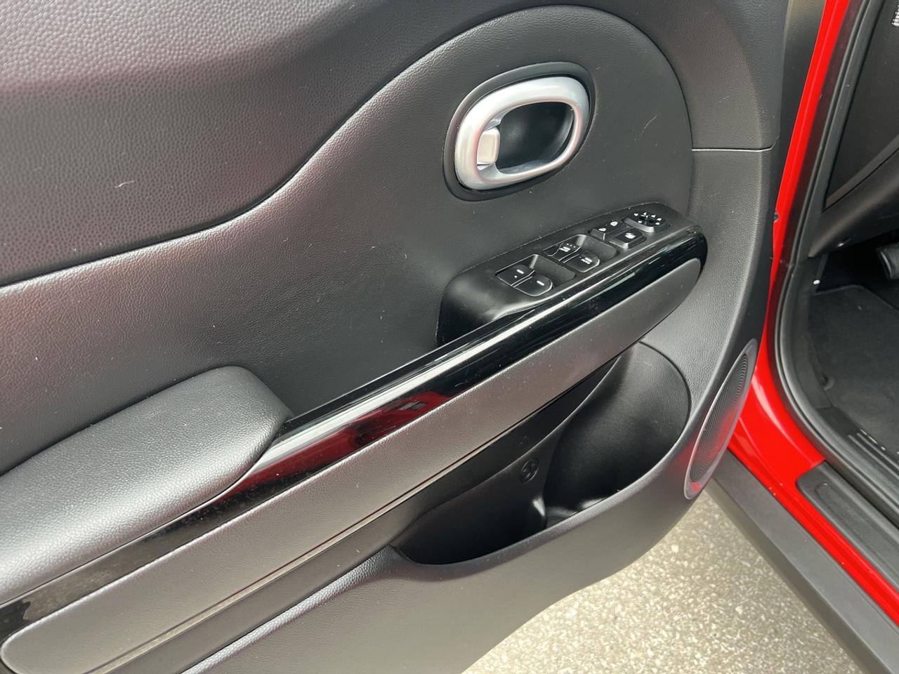 2016 Kia Soul + Photo