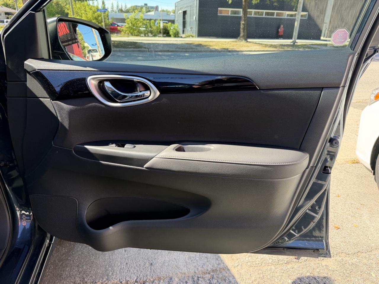 2016 Nissan Sentra SV Photo