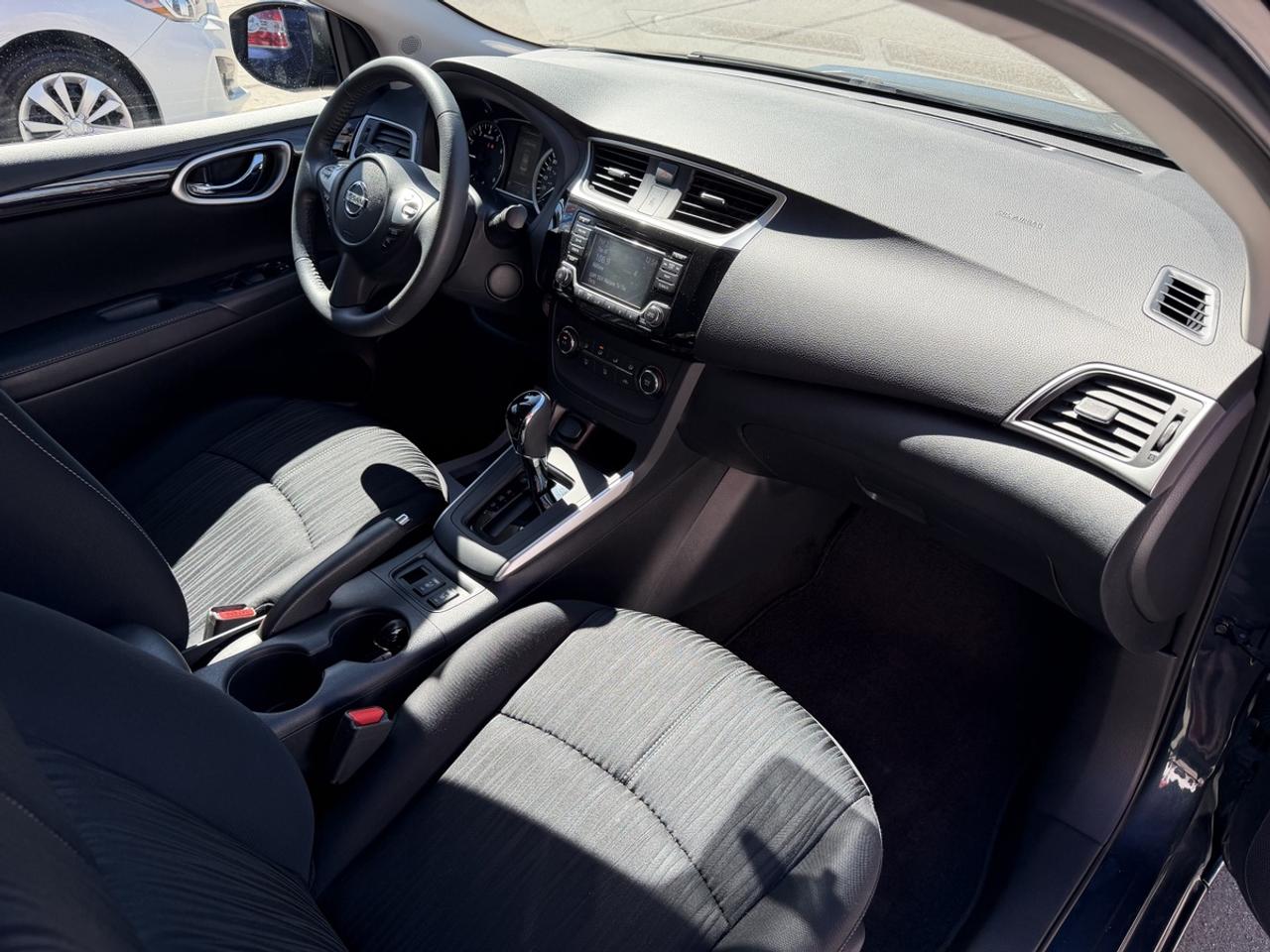 2016 Nissan Sentra SV Photo
