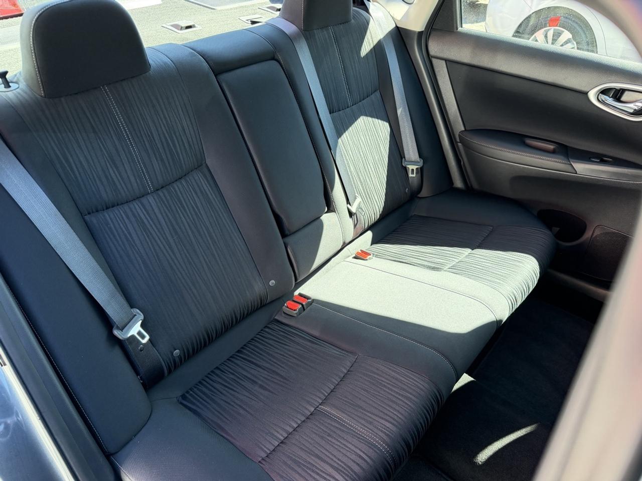 2016 Nissan Sentra SV Photo