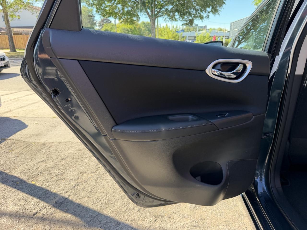 2016 Nissan Sentra SV Photo