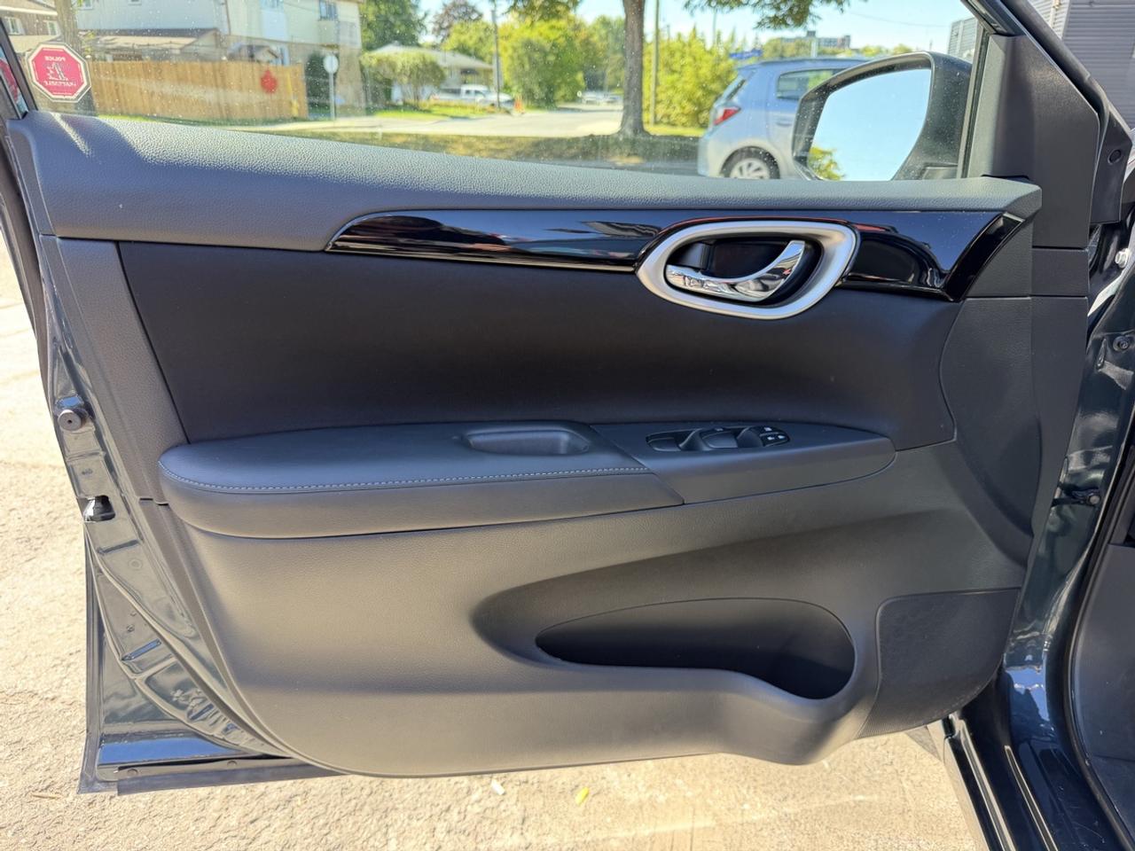 2016 Nissan Sentra SV Photo