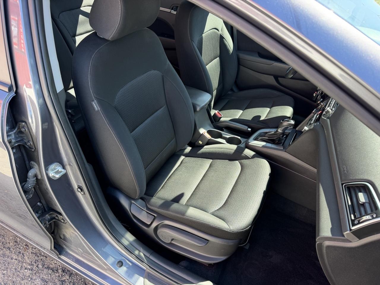 2017 Hyundai Elantra SE Photo
