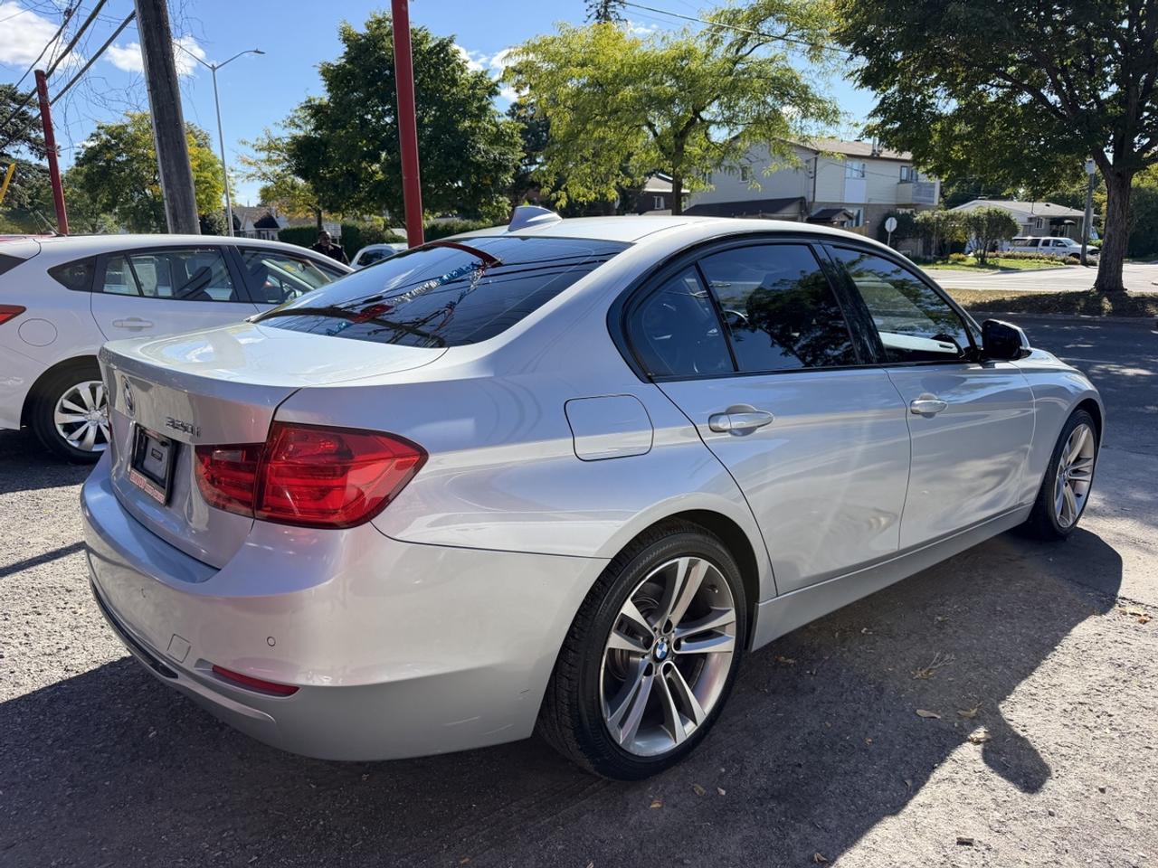 2014 BMW 3 Series 320i xDrive Sport Pkg Photo
