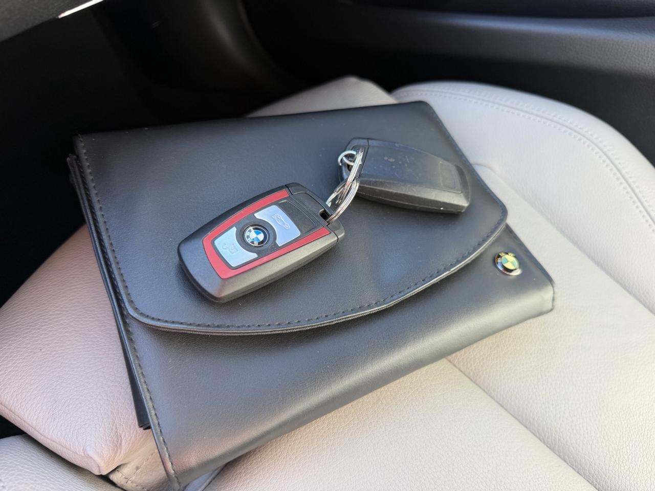 2014 BMW 3 Series 320i xDrive Sport Pkg Photo