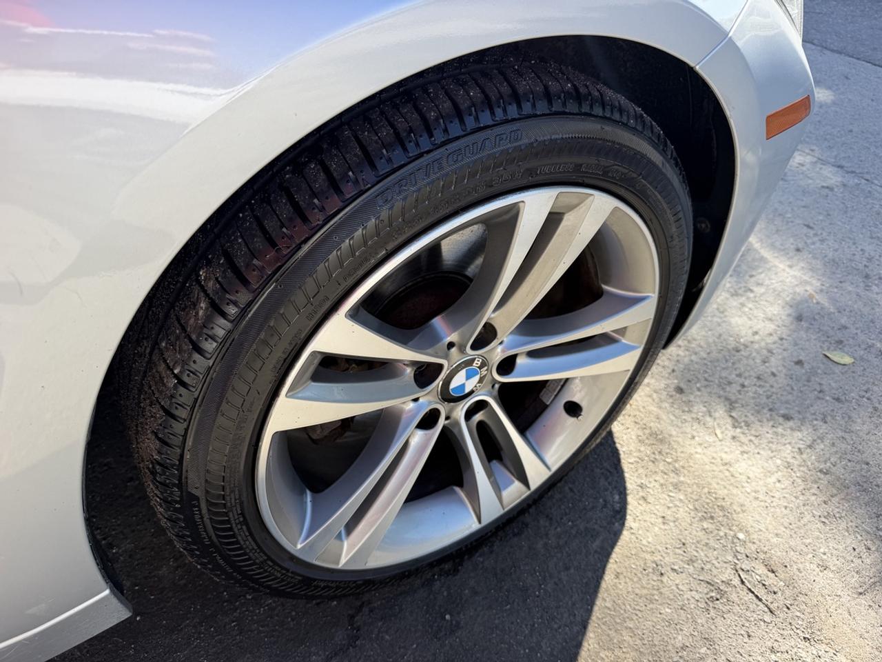2014 BMW 3 Series 320i xDrive Sport Pkg Photo