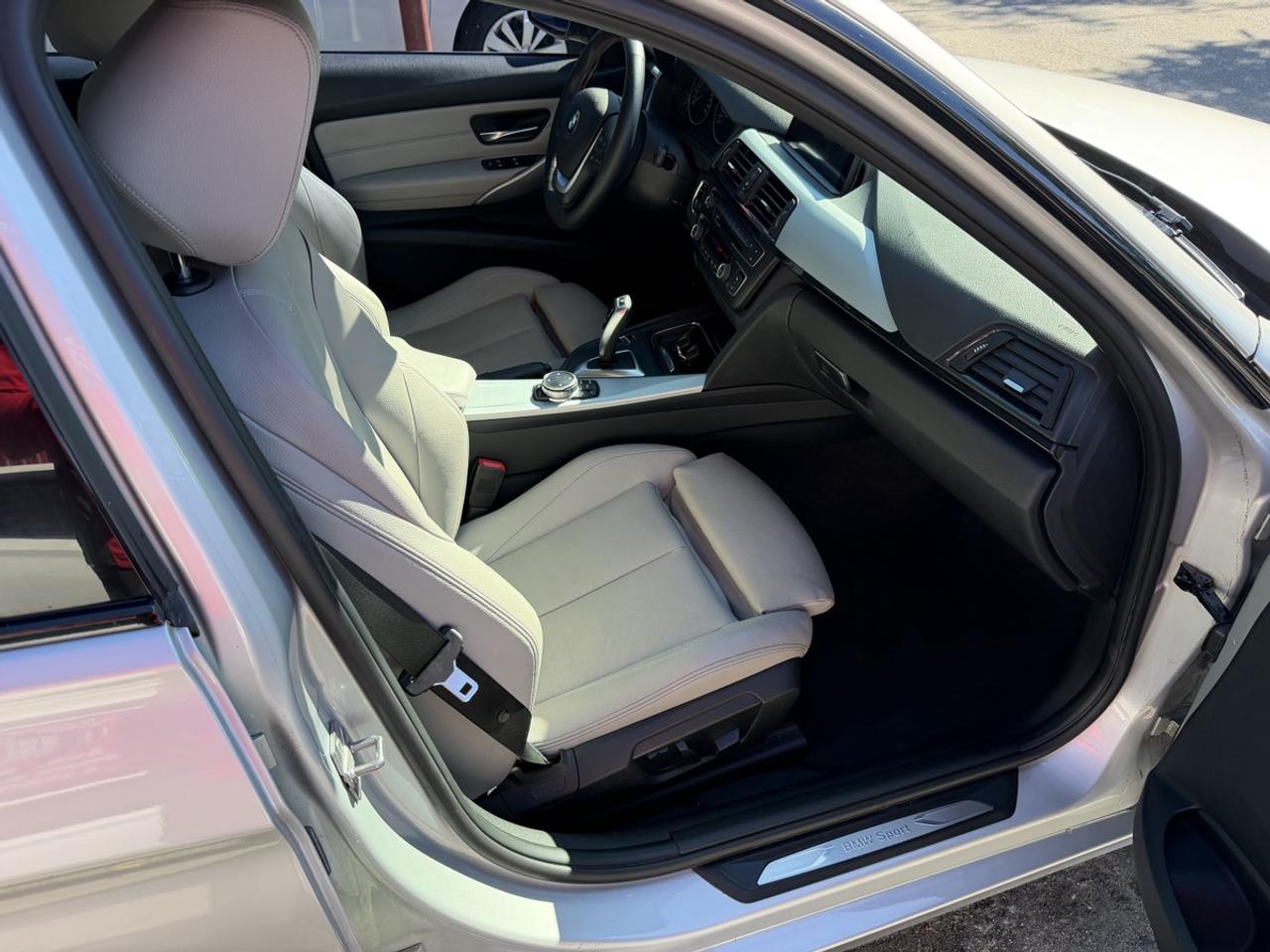 2014 BMW 3 Series 320i xDrive Sport Pkg Photo