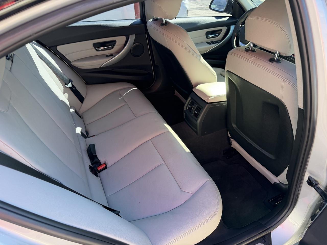 2014 BMW 3 Series 320i xDrive Sport Pkg Photo