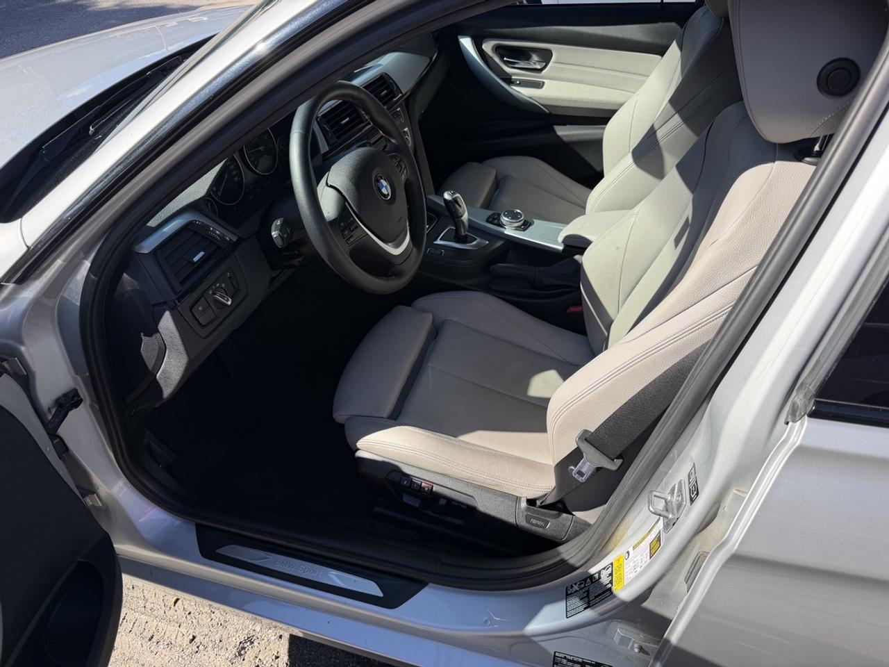 2014 BMW 3 Series 320i xDrive Sport Pkg Photo
