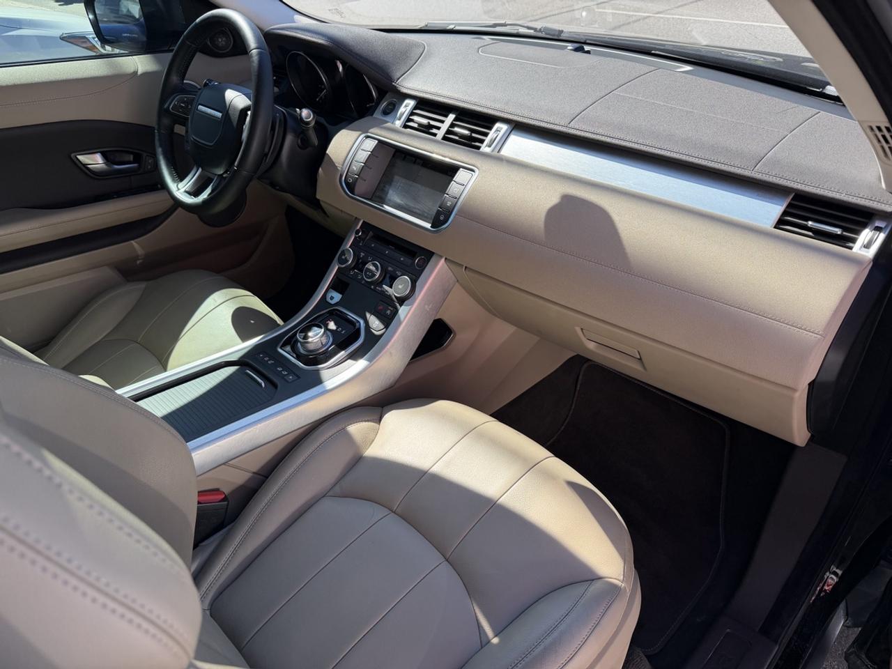 2016 Land Rover Range Rover Evoque SE Photo